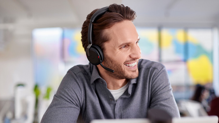 Jabra Evolve2 65 Flex UC Stereo USB C Draadloze Office Headset product in gebruik