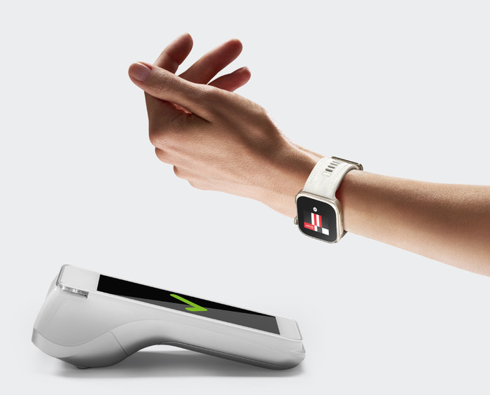 Huawei Watch D3 Crème product in gebruik