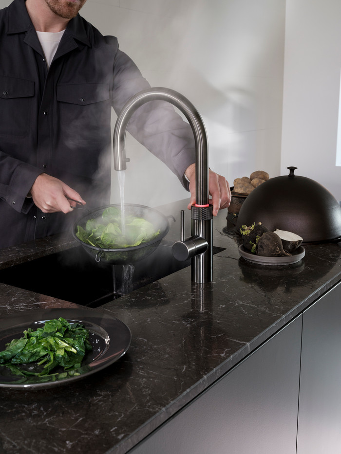 Quooker PRO3 + Quooker Flex Round Gunmetal product in gebruik