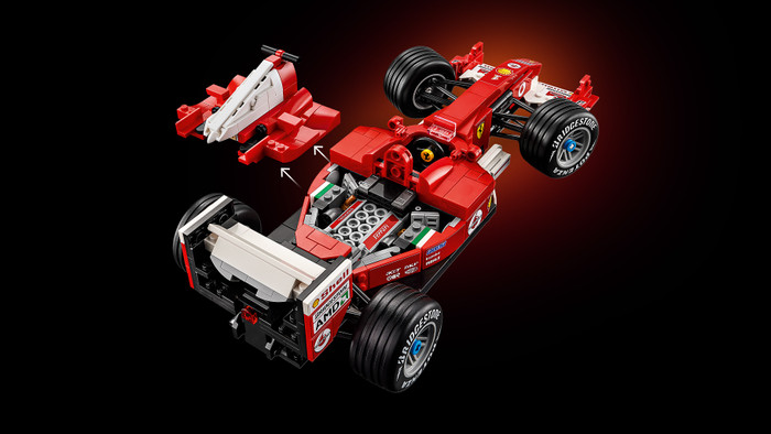 LEGO Icons F1 Ferrari met Michael Schumacher 11375 product in gebruik