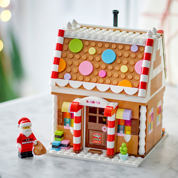 LEGO Winters Peperkoekhuisje 40809 product in gebruik