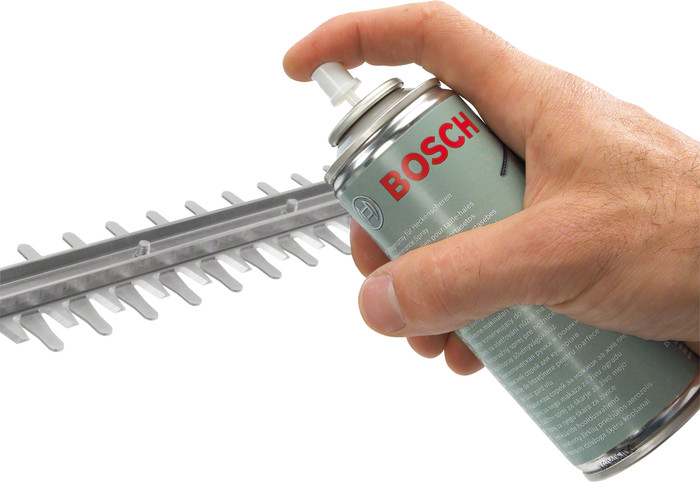 Bosch Onderhoudsspray Tuingereedschap product in gebruik