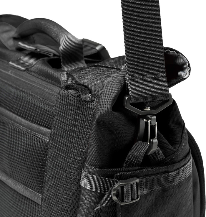 Think Tank FocusPoint Crossbody 8L Zwart detail