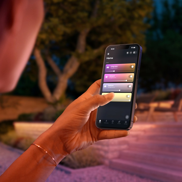Philips Hue Omniglow LED strip Buiten 10 meter product in gebruik