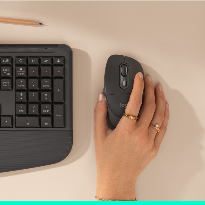 Logitech Signature Comfort Plus M850 L Draadloze Muis Graphite product in gebruik