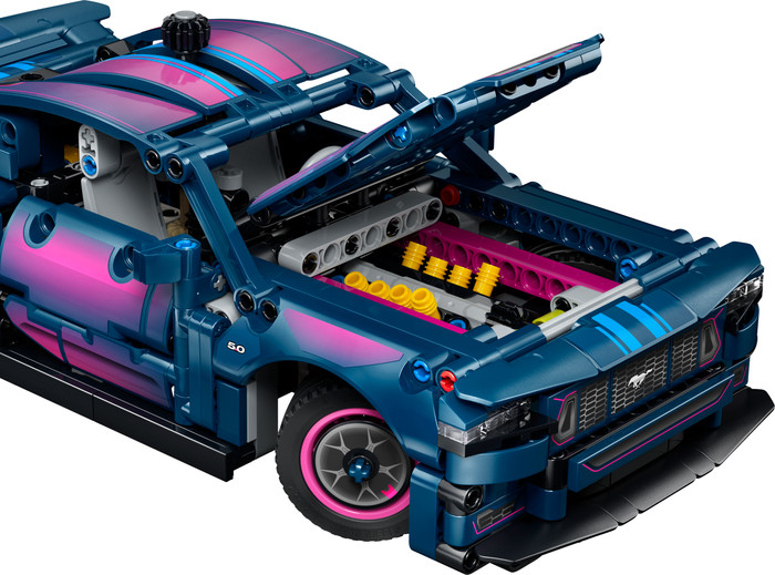 LEGO Technic Aanpasbare Ford Mustang GT auto 42236 detail