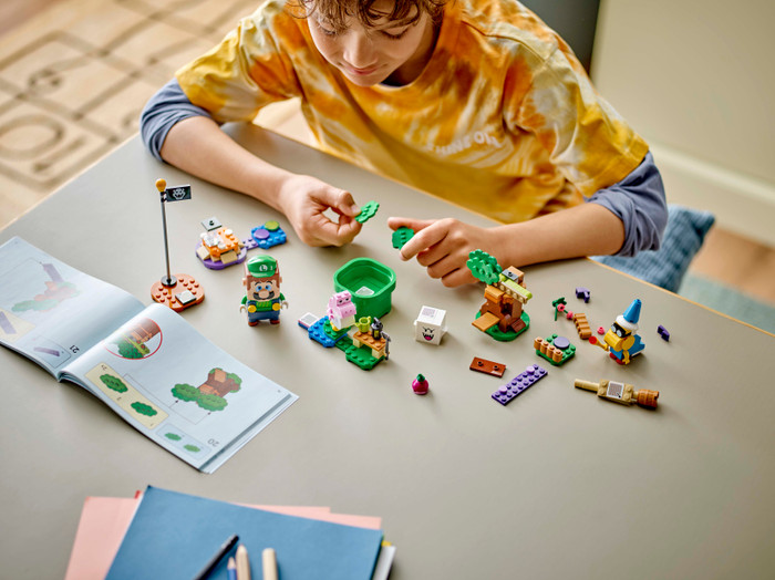 LEGO Super Mario avonturen met interactieve Luigi 71440 product in gebruik