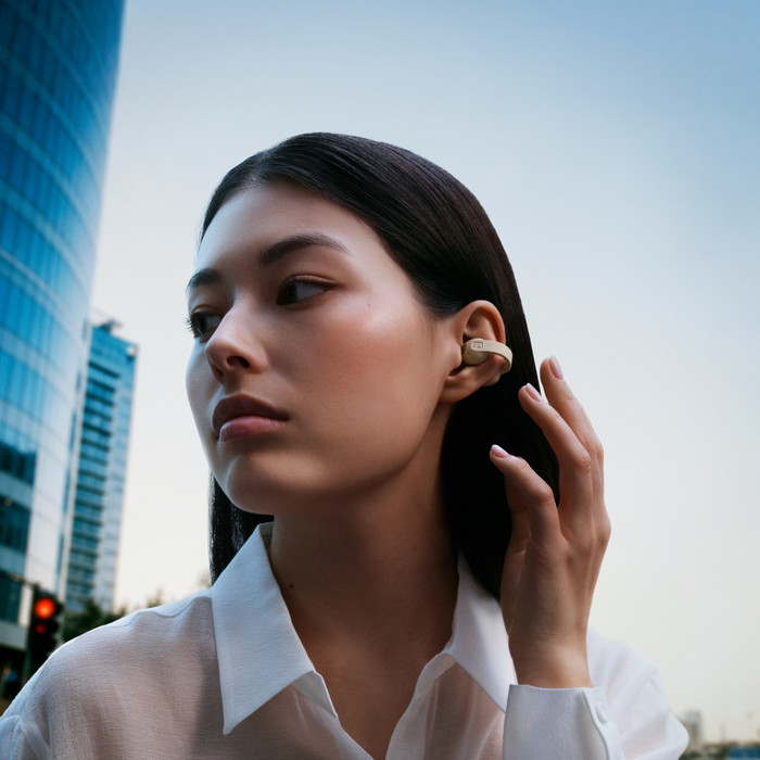 Sennheiser Accentum Clip Creme product in gebruik