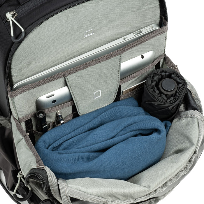 Think Tank BackLight 18L Slate Zwart bovenkant