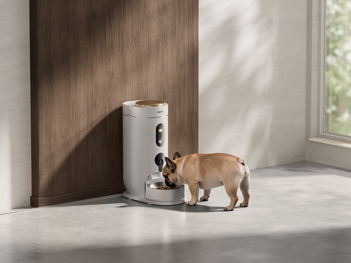 Mova Pet NutriPal 10 Ultra Wit product in gebruik