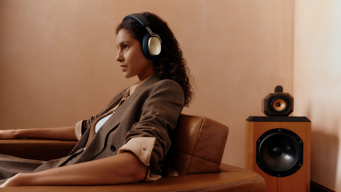 Bowers & Wilkins Px8 S2 Midnight Blue product in gebruik