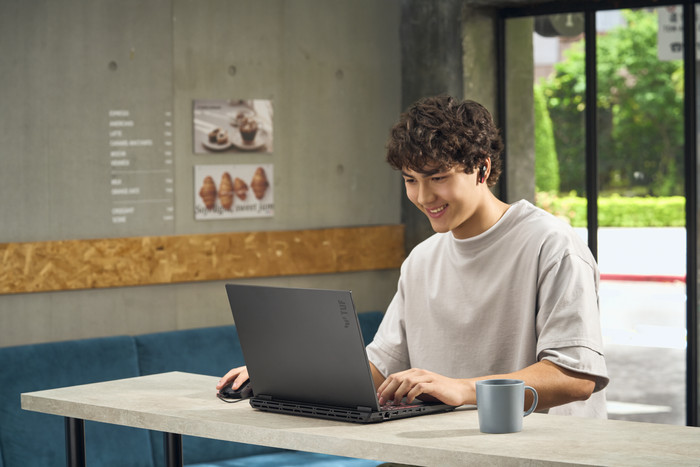 ASUS TUF Gaming 16 FA608UM-RV231W product in gebruik
