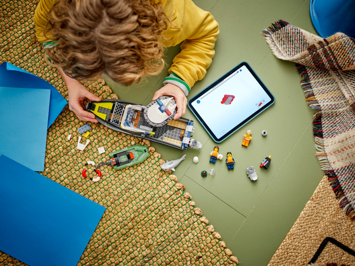 LEGO City Police Boat Chase 60456 product in use