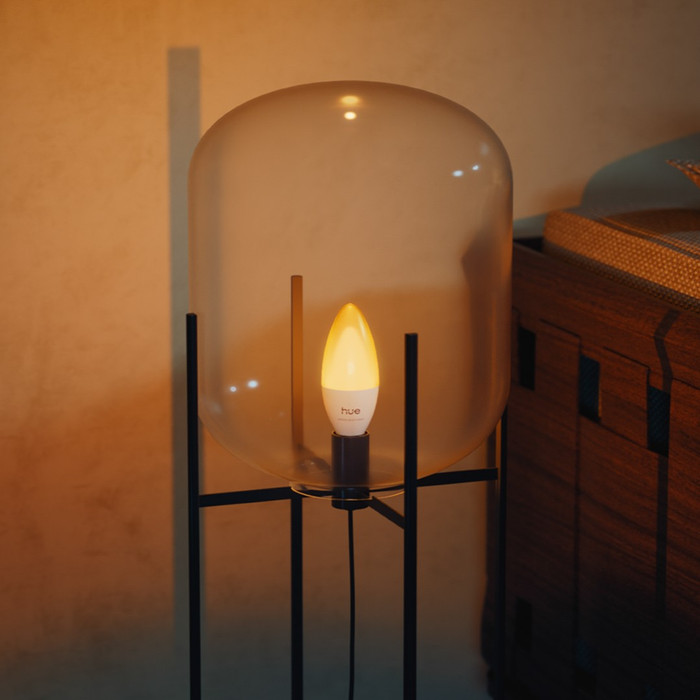 Philips Hue Kaarslamp White Ambiance E14 Duo Pack product in gebruik