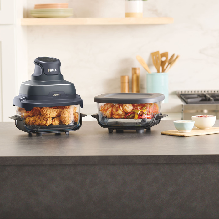 Ninja CRISPi 4-in-1 Glazen Airfryer Blauw product in gebruik