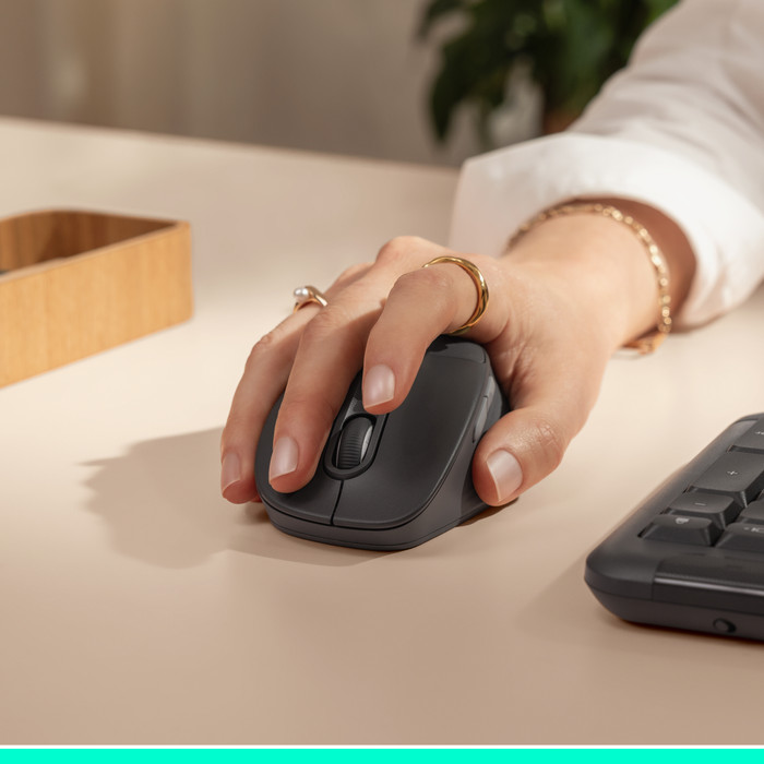 Logitech Signature Comfort Plus M850 L Draadloze Muis Graphite product in gebruik