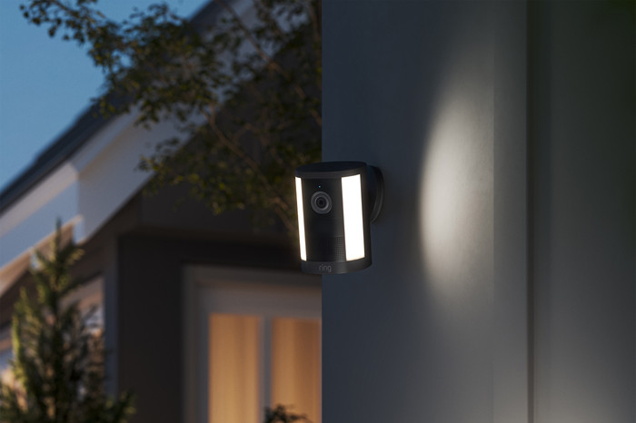 Ring Spotlight Camera 2e Generatie Batterij Zwart product in gebruik