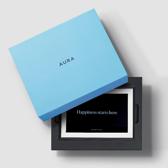 Aura Frames Carver Mat Zwart product in gebruik