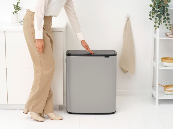 Brabantia Bo Touch Bin 2 x 30 liter Soft Grey product in gebruik