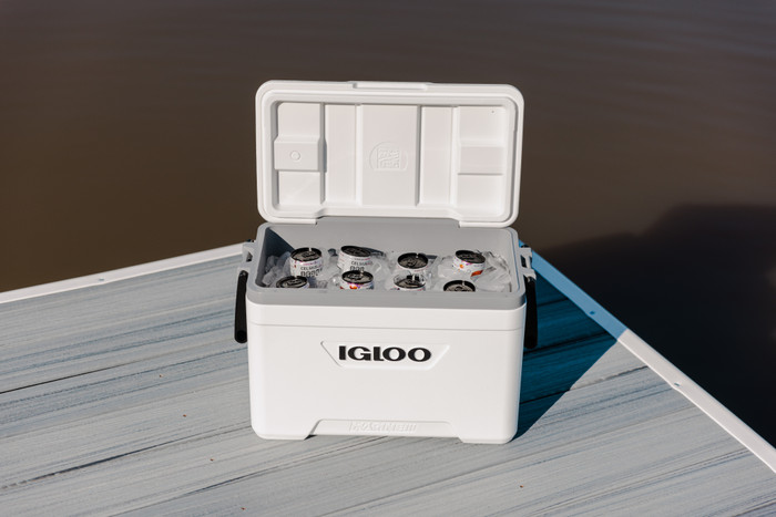 Igloo Marine 25 Qt product in use