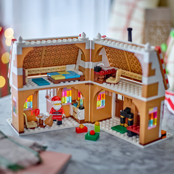 LEGO Winters Peperkoekhuisje 40809 product in gebruik