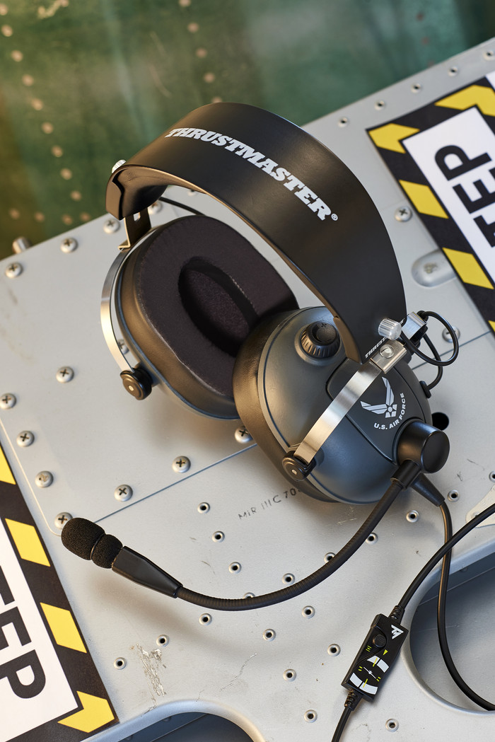 Jet Simulator Pack - Thrustmaster Hotas Warthog A-10C Aircraft Controller Replica PC null