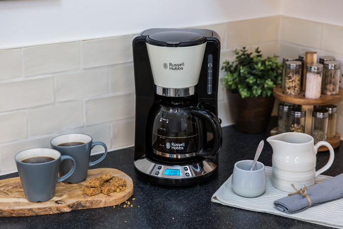 Russell Hobbs Colors Plus Cream product in use
