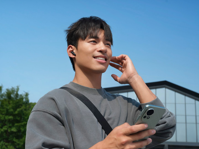 Huawei FreeBuds SE 4 ANC Zwart product in gebruik