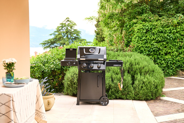 Napoleon Freestyle 365 Black product in use