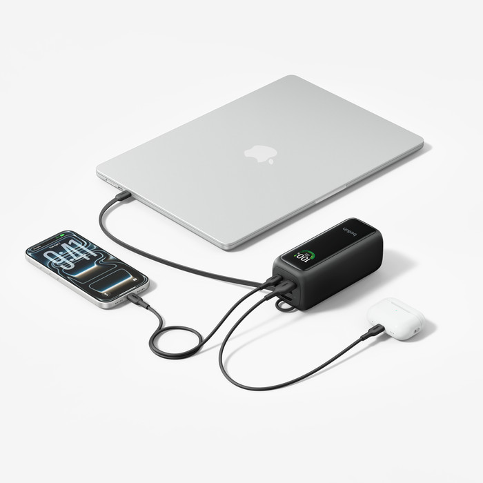 Belkin Powerbank 22.000 mAh met Snelladen 120 Watt Zwart product in gebruik