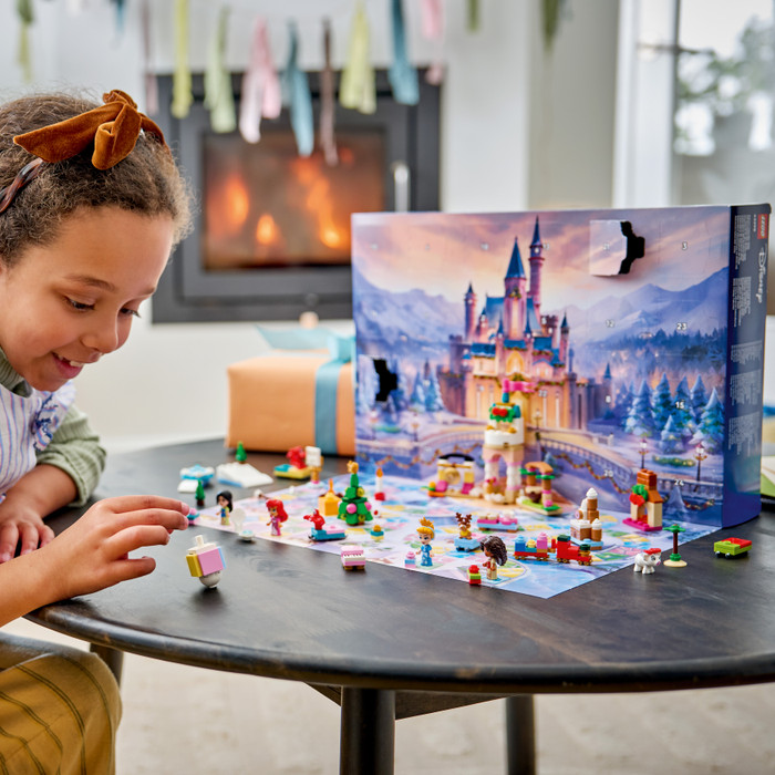 LEGO Disney Adventskalender 2026 43298 product in gebruik