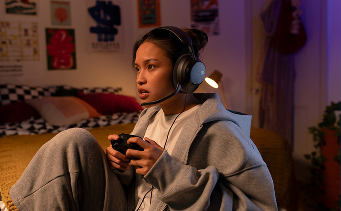JBL Quantum 120 Black product in use