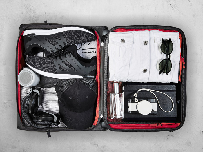 Pioneer HDJ-X5BT Black product in use