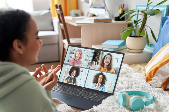 ASUS Vivobook 16 Copilot+ PC M1607KA-MB5NDW product in gebruik