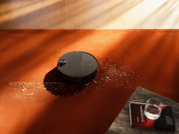 Roborock Saros 20 Sonic Complete Black product in gebruik