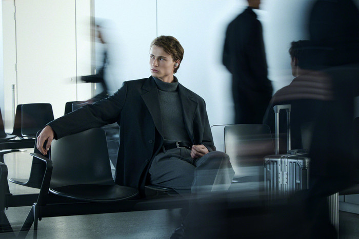 Sony WF-1000XM6 Zilver product in gebruik