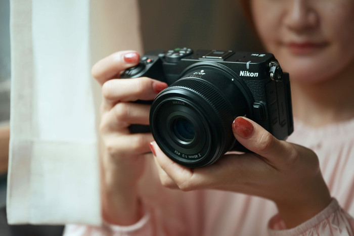 Nikon Z5IIC Zwart + 24-105mm f/4-7.1 product in gebruik