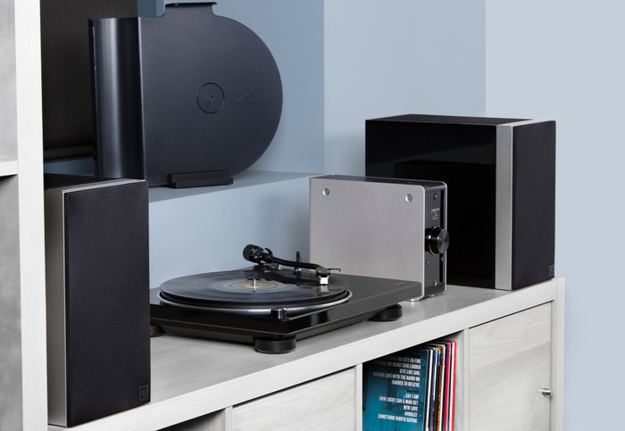 Denon DP-400 product in use