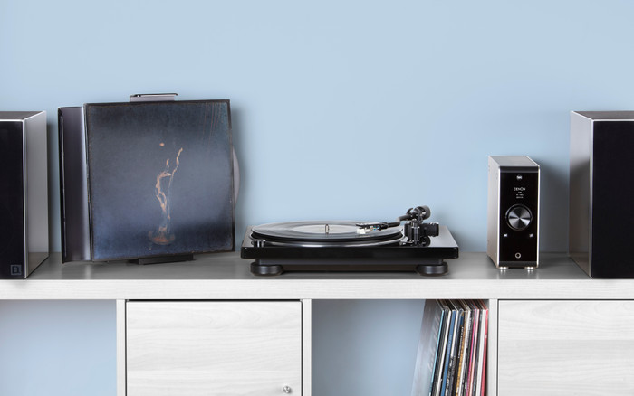 Denon DP-400 product in use