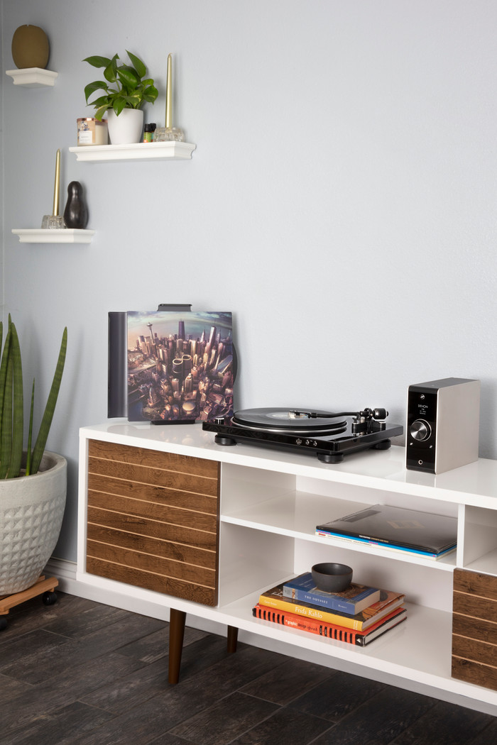 Denon DP-450USB product in use