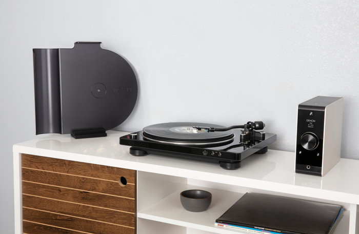 Denon DP-450USB product in use