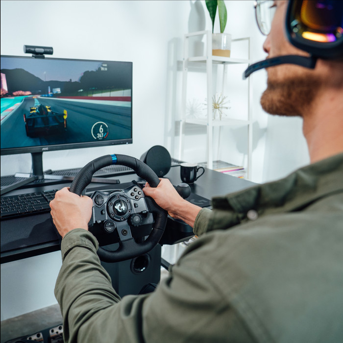 Logitech G923 racestuurwiel en -pedalen PC product in gebruik