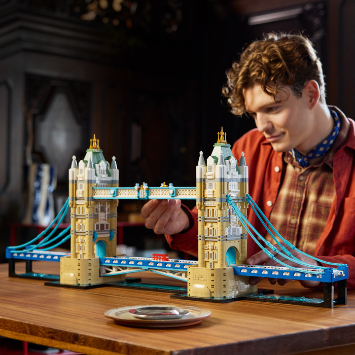 LEGO Architecture Tower Bridge 21067 product in gebruik