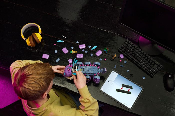 LEGO Fortnite Klombo 77077 product in gebruik