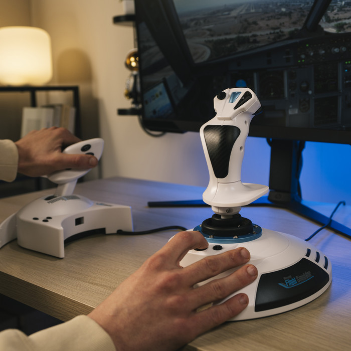 Thrustmaster T.Flight Hotas 5 Microsoft Flight Simulator Edition product in gebruik