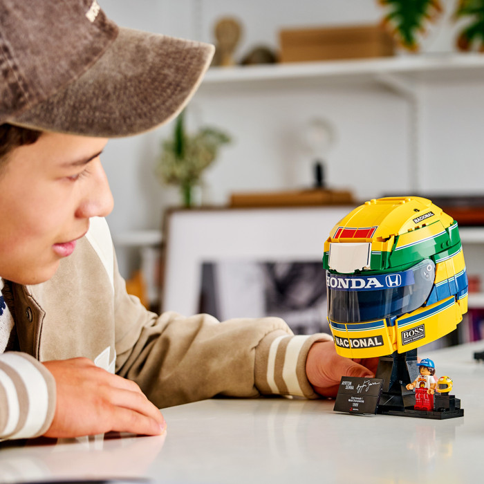 LEGO Editions F1 Ayrton Senna Helm 43024 product in gebruik