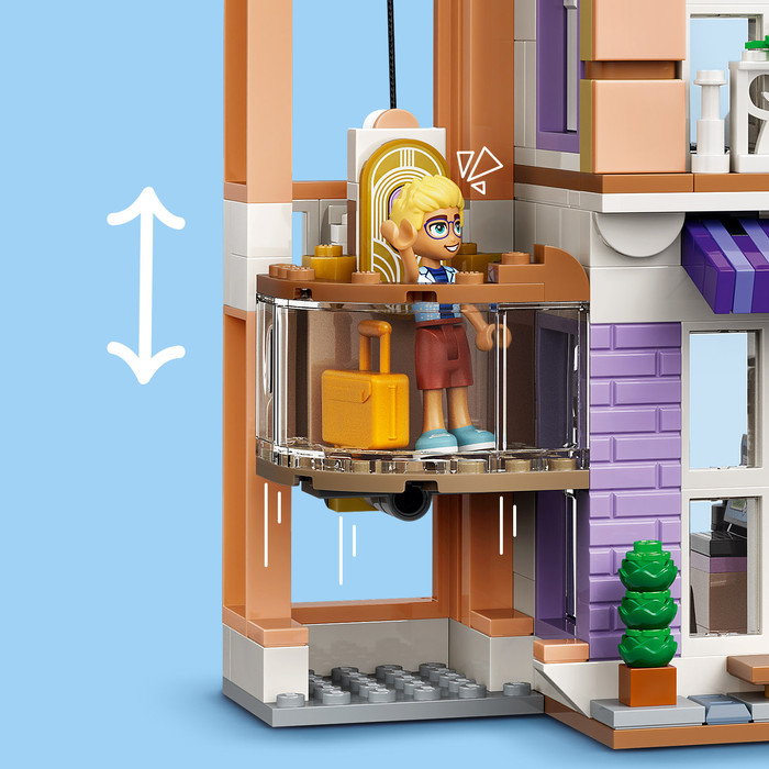 LEGO Friends Heartlake City Grand Hotel 42704 product in gebruik