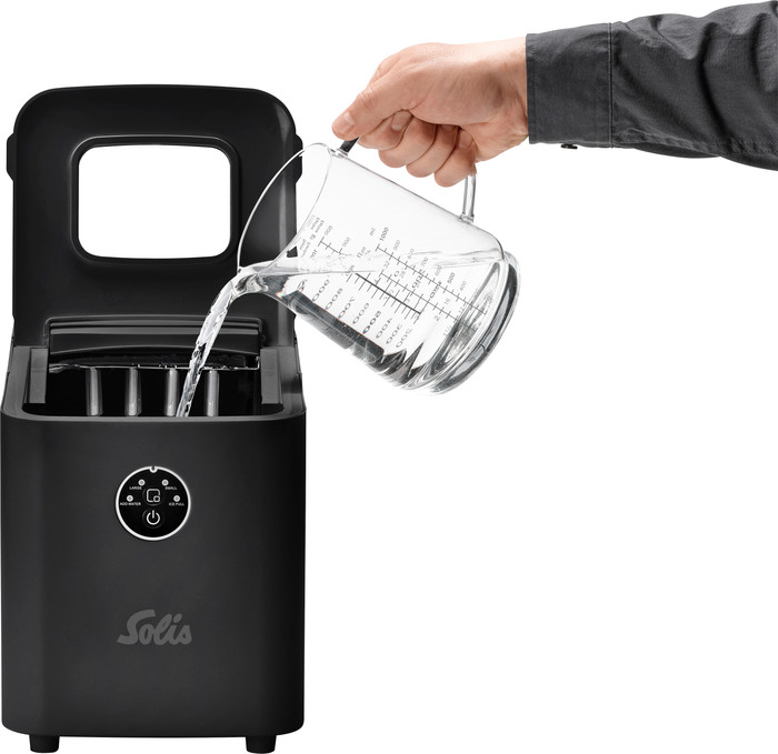 SOLIS Ice Cube Express Black product in gebruik