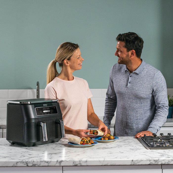 Ninja Foodi Dual Zone Airfryer AF200EU product in gebruik