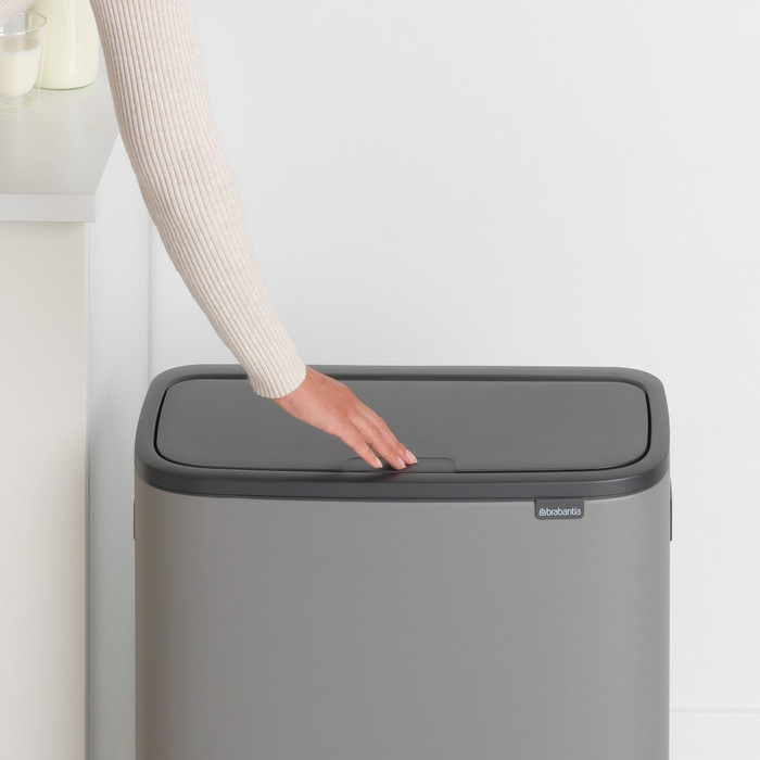 Brabantia Bo Touch Bin 2 x 30 Litres Mineral Concrete Grey produit à l'usage